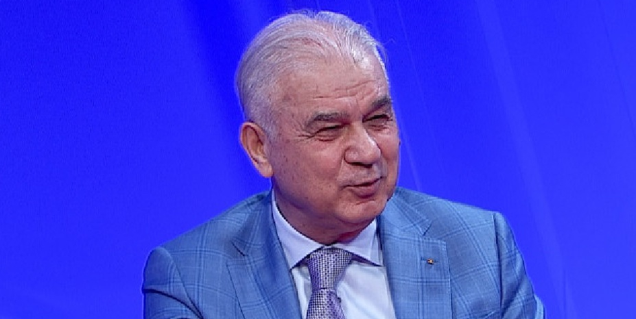 Cerşetor de lux: generalul Anghel Iordănescu dă Parlamentul în judecată ca să-şi ia înapoi pensia specială câştigată în timp ce pupa icoane