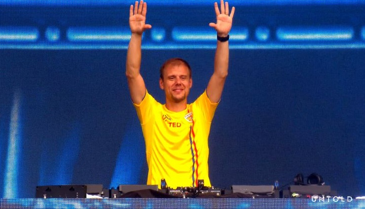 Armin van Buuren va mixa 9 ore la Untold. Aproape două melodii!