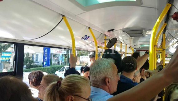 Călătorii din autobuzele din București se pregătesc de semifinală ca nemții: se circulă fără aer condiționat!
