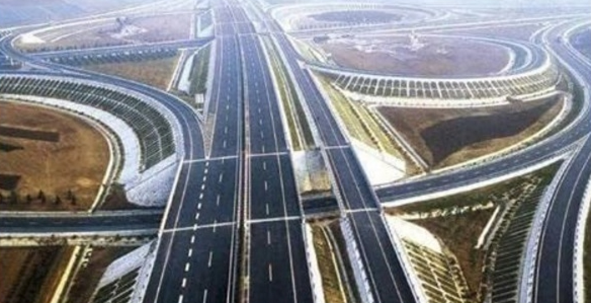 Autostradă din China. Putem să facem şi noi una în 6 zile, dar nu ne lasă gândacii!