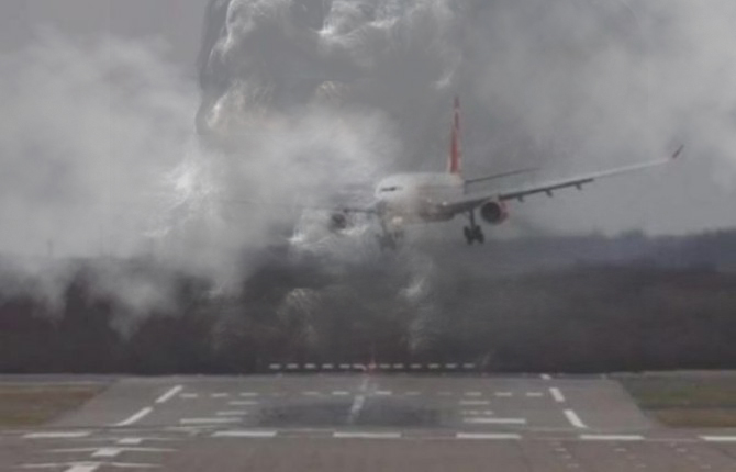 Incident pe Otopeni: Un avion a ratat pista din cauza fumului de grătare!