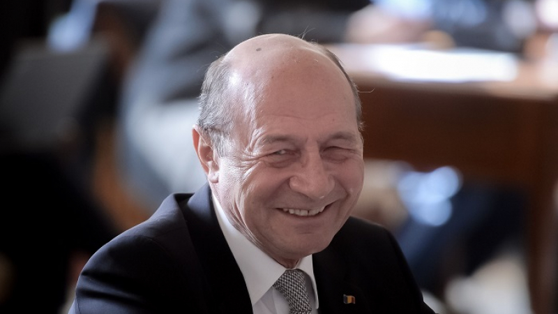 Traian Băsescu cere legalizarea prostituției. O vrea Nuți carte de muncă?