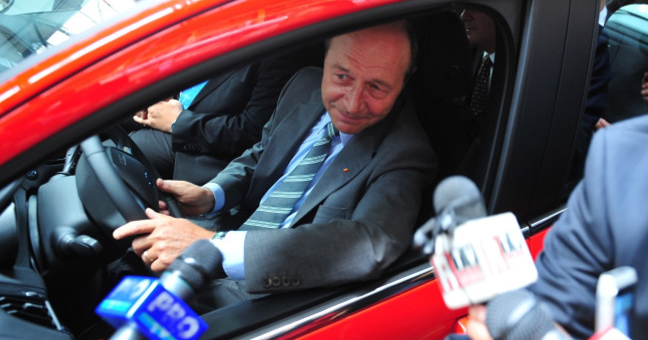Traian Băsescu, implicat într-un accident rutier! Doctorii spun că are nişte amețeli, dar nu de la accident! (VIDEO)