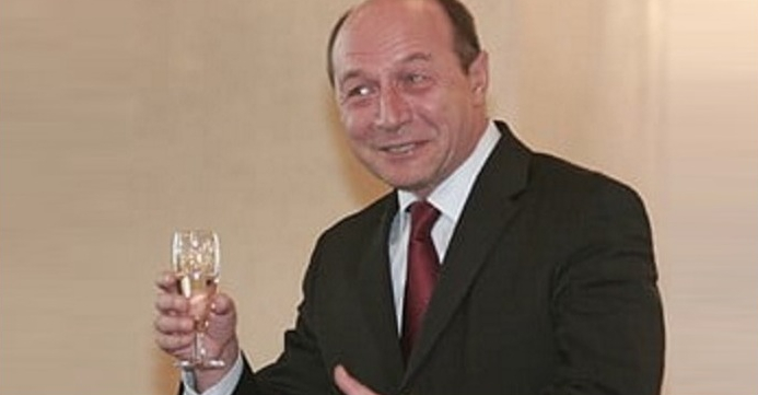 Traian Băsescu recunoaşte: Am avut Covid, dar l-am băgat în comă alcoolică!