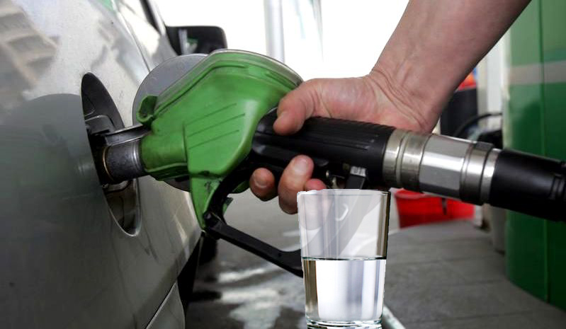 Scandal la o benzinărie din Bucureşti: un client a cerut să i se pună apa separat!