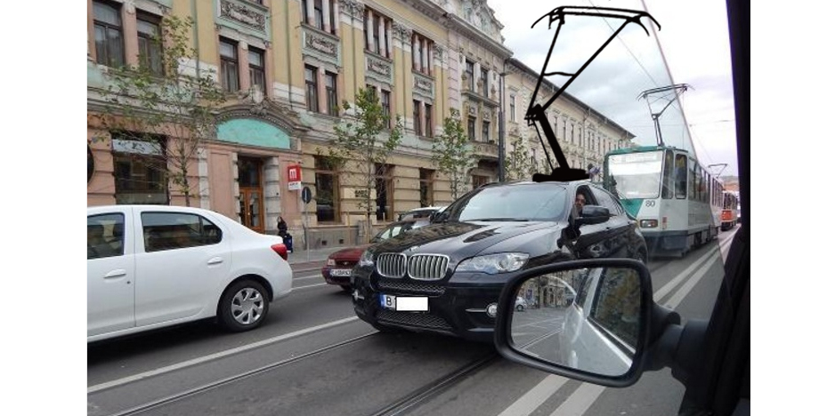 BMW scoate un model electric special pentru liniile de tramvai din România!