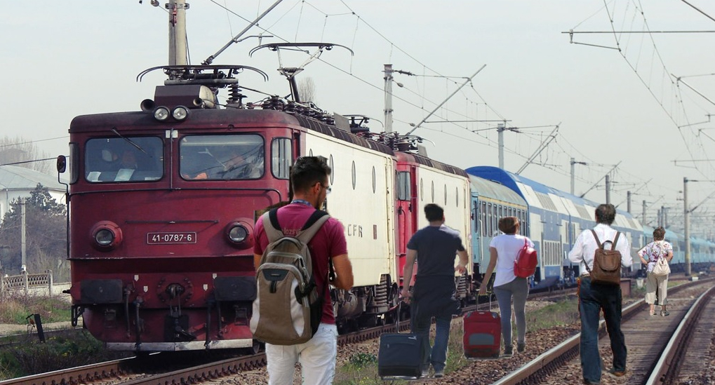 Călătorii trenului Timișoara-Mangalia s-au dat jos la Craiova și au luat-o înapoi pe jos, că li se termină concediul
