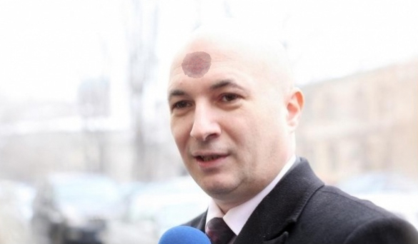 PSD-iștii nu se mai opresc din bătut: Codrin Ștefănescu atacă oameni pe stradă și îi bate cu fruntea-n buric!