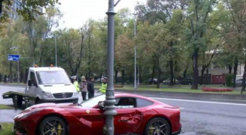 Bugetarul care a făcut accident cu Ferrari-ul în București era obosit: muncise 5 ore toată viața lui!