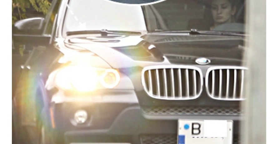 Programul de guvernare al PSD rupe: gagica lui Dragnea își mai ia un BMW din salariul ei de 2000 de lei!