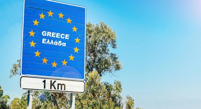 Grecia anunță noi restricții: de la 1 august, românii care ajung la graniță vor lăsa banii de concediu într-o cutie şi se vor întoarce acasă