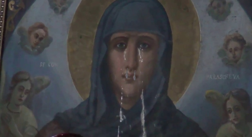 Panică la o mănăstire din Bucovina: unei icoane care lăcrima a început să-i curgă și nasul!