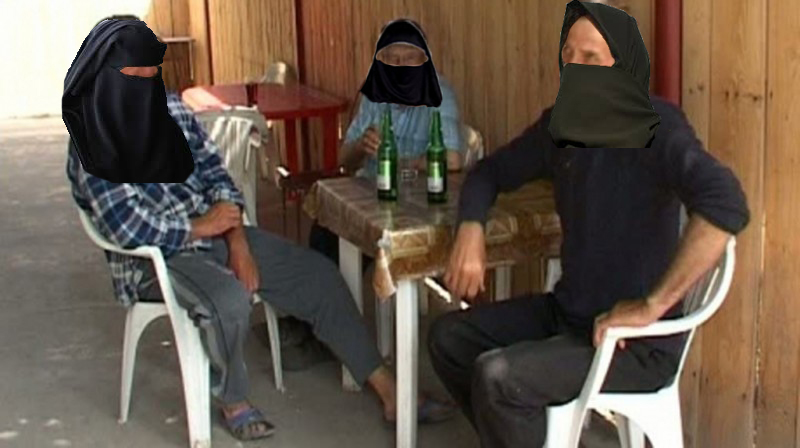 Tot mai mulți români adoptă vălul islamic ca să nu-i mai găsească nevestele în crâșmă!