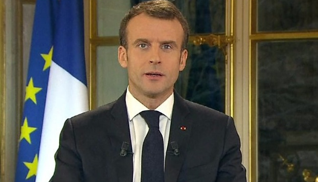 În Franța, politicienilor chiar le e frică de popor. Pentru că acolo există popor și nu există Latrine