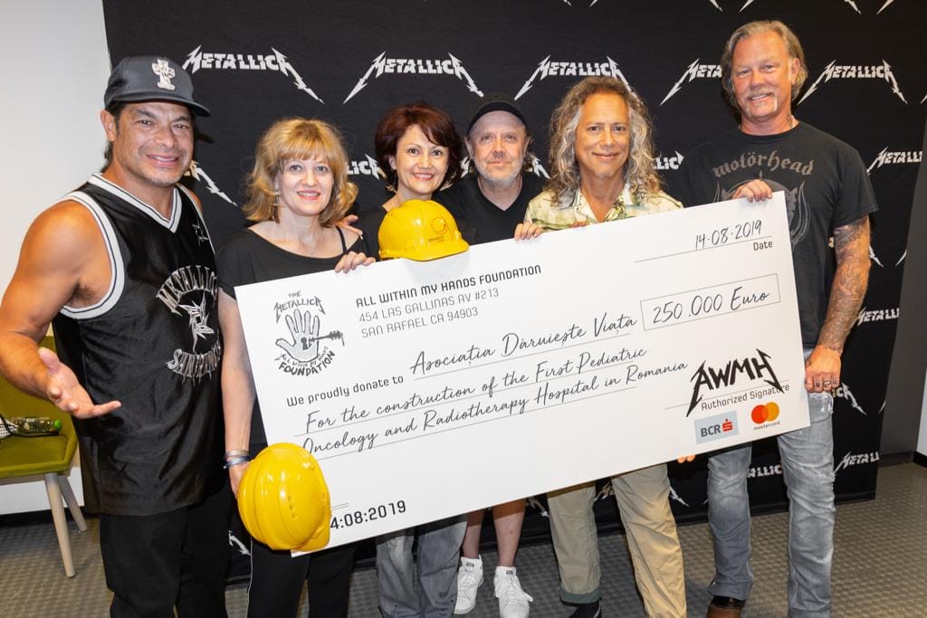 Metallica a donat 250.000 de euro pentru spitalul oncologic făcut de "Dăruiește viață". Niște sataniști: la Catedrală n-au dat nimic!