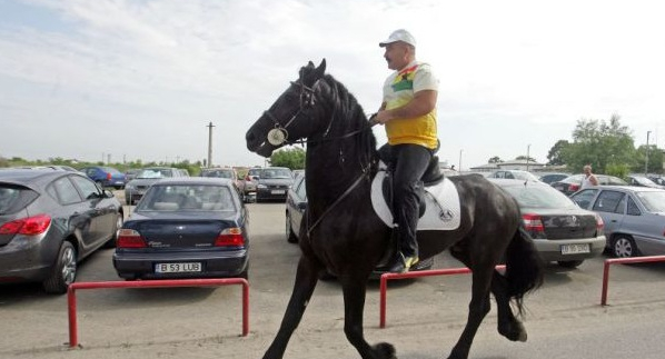Proaspăt eliberat condiționat, Nuțu Cămătaru va fi numit guvernator BNR. Dacă nu cade de pe cal până ajunge în centru!