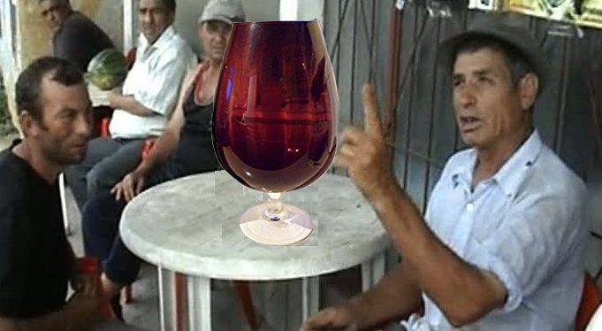 Moldovenii au lansat paharul de 3 litri jumate, pentru că un pahar de vin pe zi e sănătate!