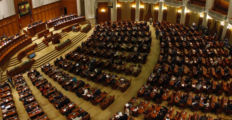Scene de coşmar în Parlament: în sala de plen au năvălit 580 de bandiți!