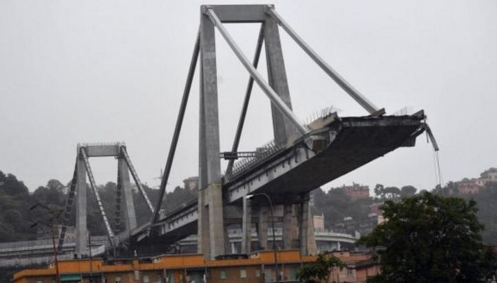 În Italia s-a prăbușit un pod de pe o autostradă. Păi nu e mai bine la noi, că nu avem nici poduri, nici autostrăzi?