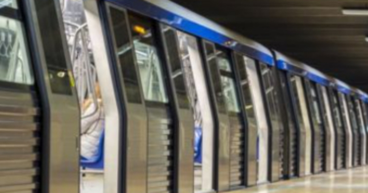 Incident la metroul din Drumul Taberei! Un conductor a lăsat trenul pe avarii la stația Romancierilor pentru a-și cumpăra o shaorma cu de toate