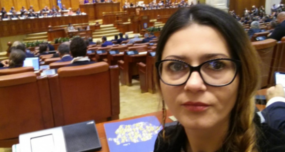 Florina Presadă renunță la ultimele zile de mandat parlamentar ca să nu ia pensie specială! De asta am votat cu USR, dar s-ar putea să nu mai votez, că Florina Presadă a primit loc neeligibil