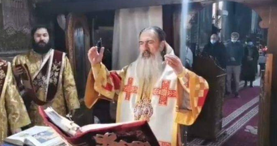 ÎPSihopatul Teodosie Drăcoveanu a făcut slujbă în biserică, fără măști, ca să i se vadă muia de drac