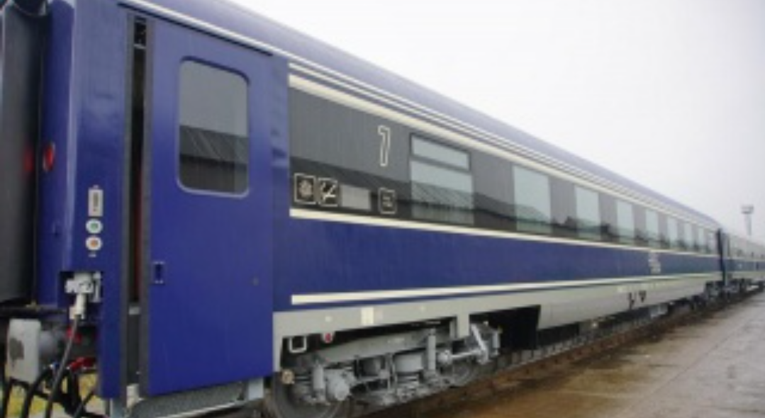 Trenul București-Craiova a întârziat doar 2 ore după ce a rămas fără frâne, iar mecanicul a apăsat accelerația crezând că e frâna de mână