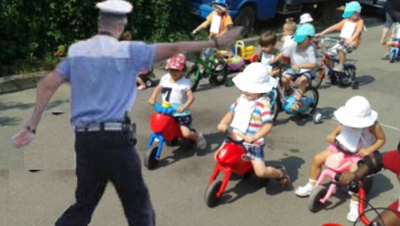 Miliția în acţiune: tricicletele copiilor sunt controlate pentru a se verifica dacă au cauciucuri de vară