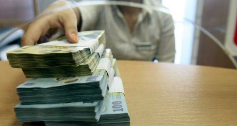 Băncile din România nu te mai lasă să scoți bani decât ca să-i numeri şi să-i pui la loc!