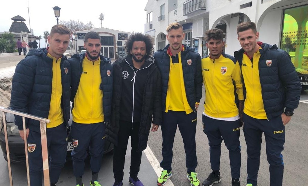 Fotbaliștii României s-au fotografiat pe stradă cu Marcelo crezând că e Kamara!