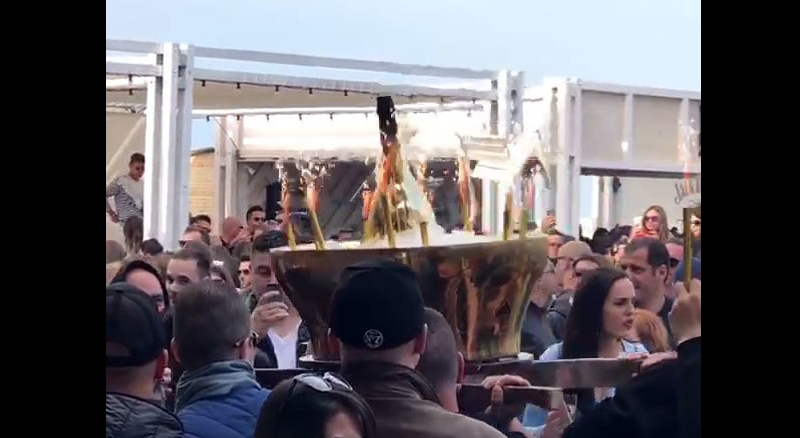 Șampania de 15.000 de euro cu artifică - ultima fiță a cocalarului cu p… mică de la LOFT Mamaia