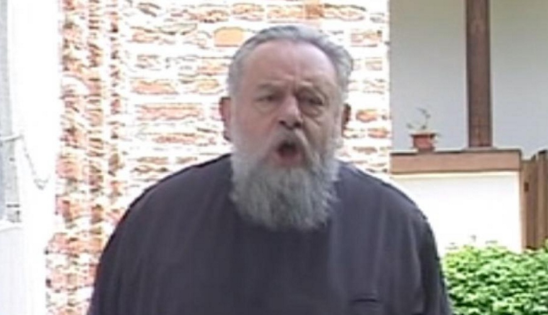Popă ortodox în sfânta biserică: "Căca-m-aș în capul lui Iohannis! Vă sparg dinții dacă mergeți la referendum!". Amin! Și algocalmin!