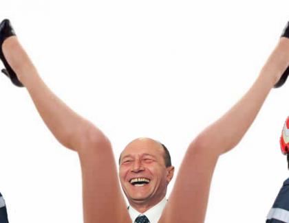Alertă! Traian Băsescu a căzut în fântâna Elenei Udrea și nimeni nu îl mai poate scoate