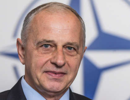 Măsuri de securitate extreme la NATO: lui Mircea Geoană i-a fost interzis să pomenească numele soției sale, Mihaela