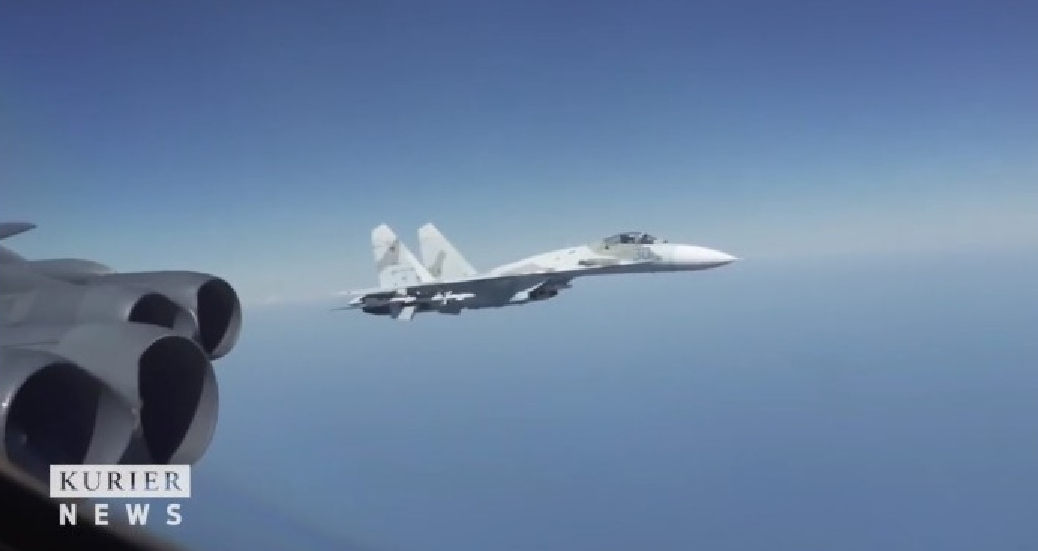 Avioane ruseşti hărțuind un bombardier american deasupra Mării Negre. Veniseră să susțină moțiunea PSD!