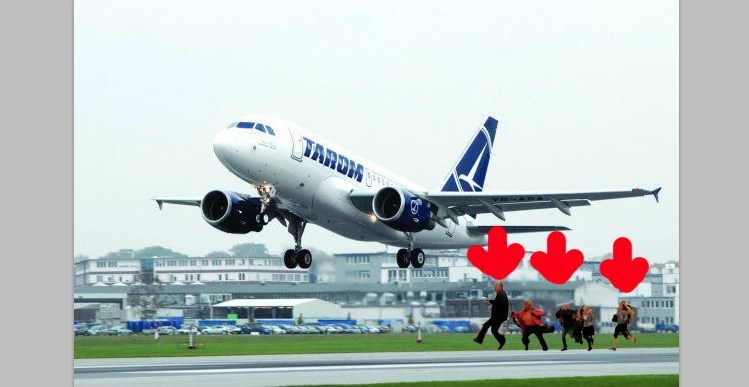 Un avion TAROM care nu pornea la cheie a decolat împins de pasageri!