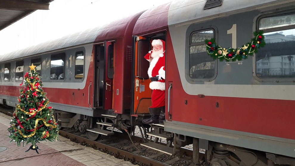 Începând de astăzi, la urcarea în trenurile CFR vi se urează preventiv "Crăciun fericit!"