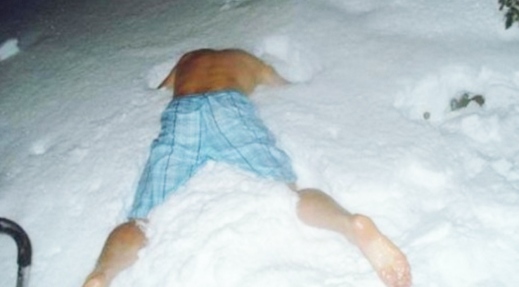 Autoritățile din Vaslui au ascuns sticle de Mona sub zăpadă pentru ca oamenii să-și deszăpezească singuri în loc să sune la 112